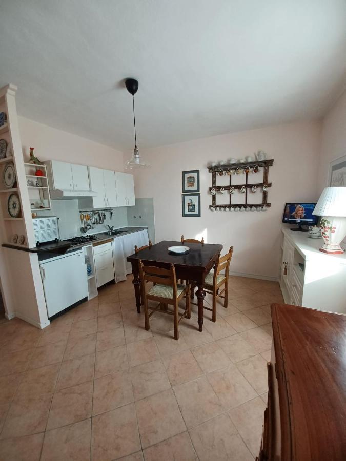 Casa Vacanze L'Acquerello Lari Eksteriør bilde