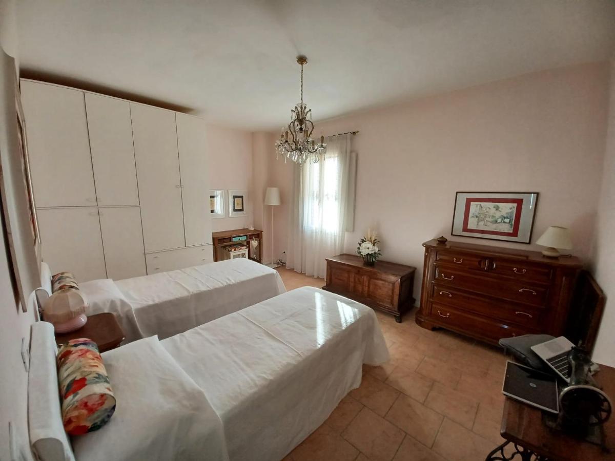 Casa Vacanze L'Acquerello Lari Eksteriør bilde