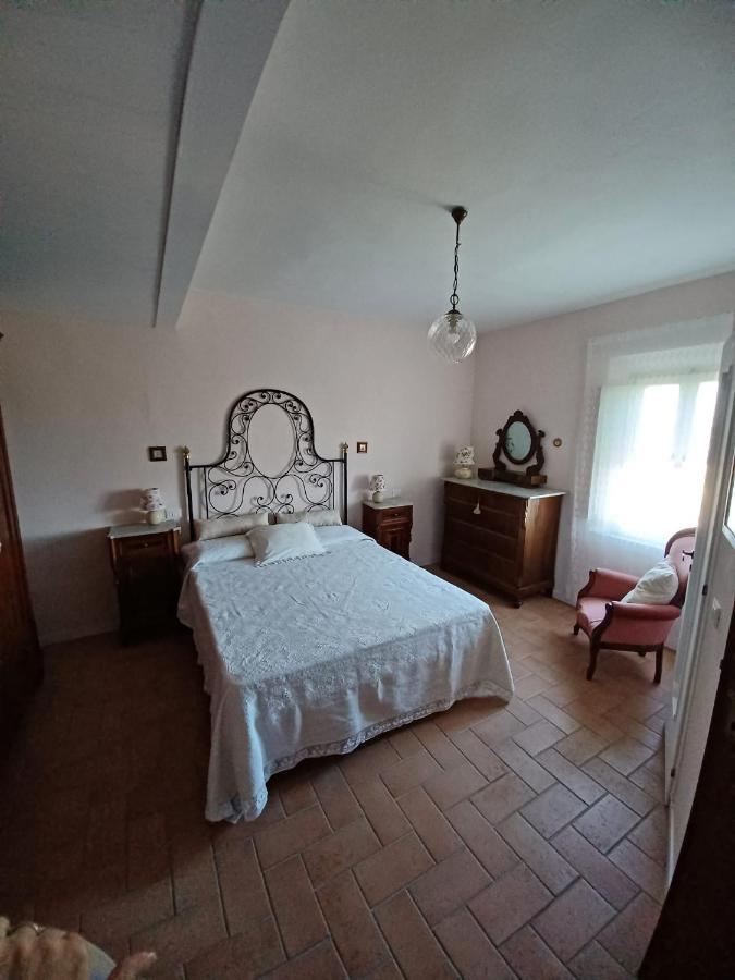 Casa Vacanze L'Acquerello Lari Eksteriør bilde